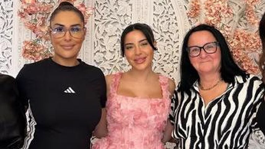 Senna Gammour, Leyla Lahouar und ihre Mutter im Mai 2025