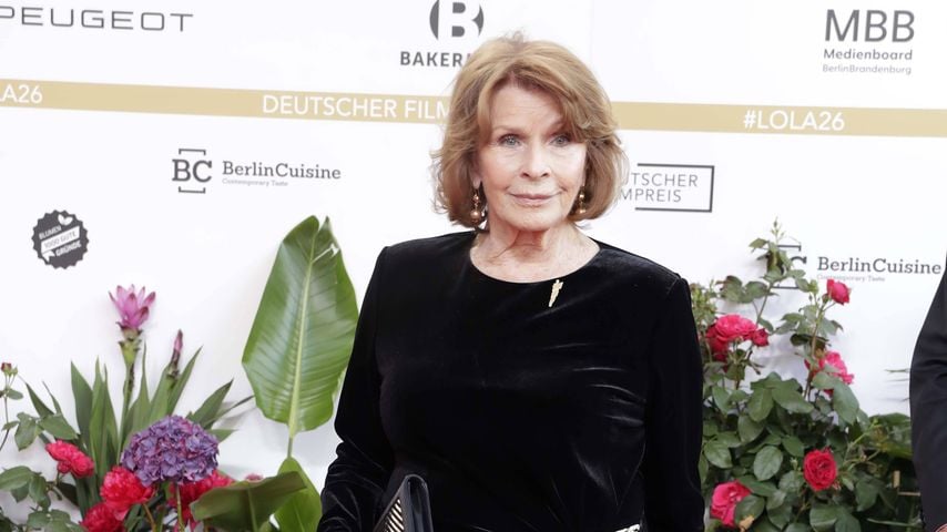 Senta Berger beim Deutschen Filmpreis 2026 in Berlin auf dem Roten Teppich