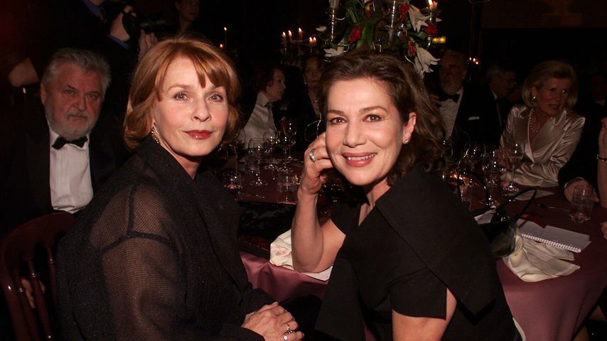 Senta Berger und Hannelore Elsner im Februar 2001