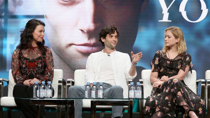 Sera Gamble, Penn Badgley und Elizabeth Lail, 2018