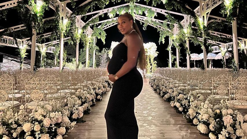 Schwangere Serena Williams präsentiert stolz ihre Babykugel