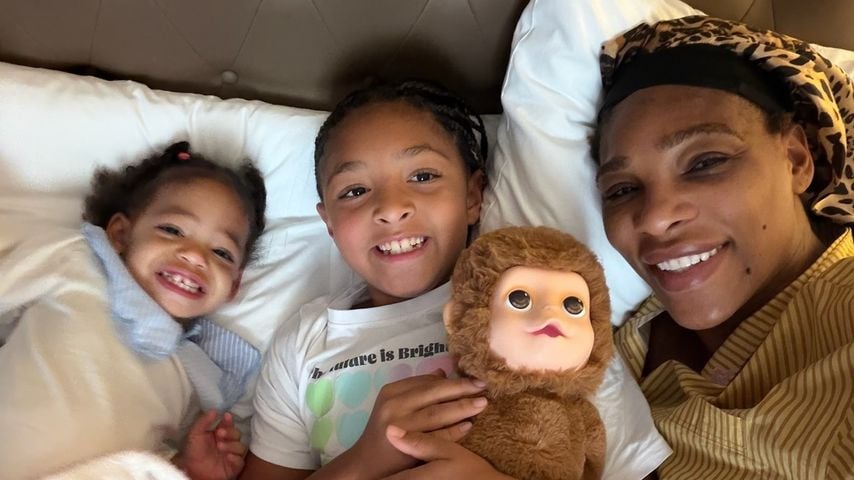 Serena Williams teilt süße Kuschelmomente mit ihren Töchtern