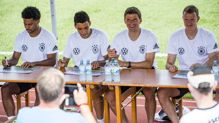Serge Gnabry, Jamal Musiala, Thomas Müller und Lukas Klostermann, Fußballer