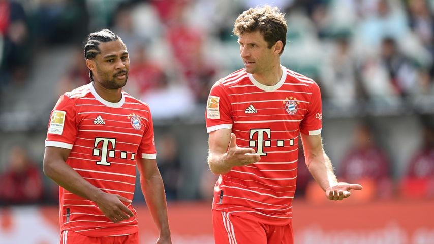 Serge Gnabry und Thomas Müller, Mai 2022