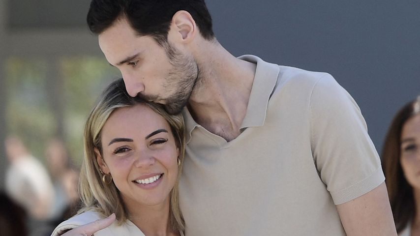 Sergio Rico und seine Partnerin Alba Silva, August 2023
