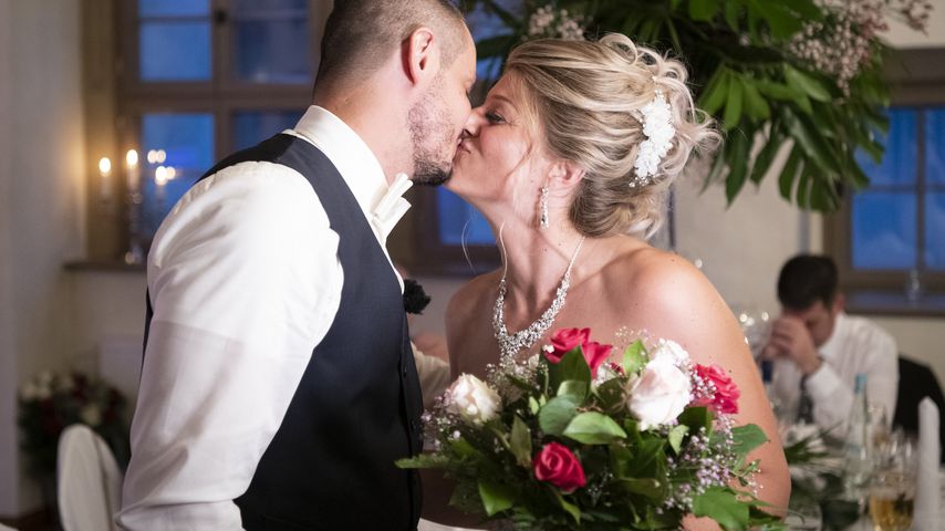 Serkan und Samantha während ihrer Trauung bei "Hochzeit auf den ersten Blick"