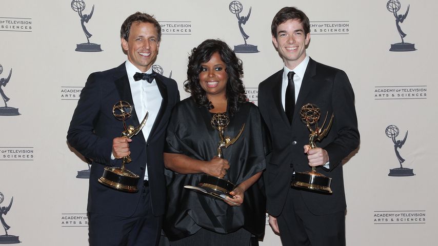 Seth Meyers, Katreese Barnes und John Mulaney 2011 bei den Emmy Awards