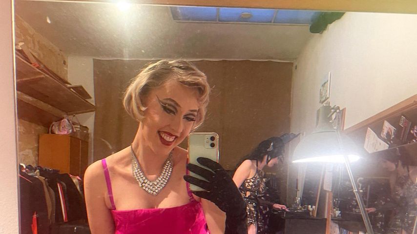 Setty Mois in ihrem Burlesque-Show-Outfit