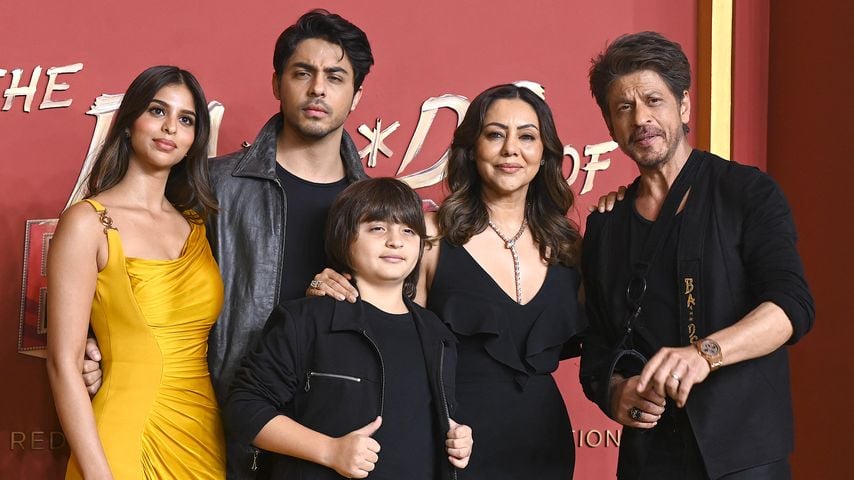 Suhana Khan, Aryan Khan, AbRam Khan, Gauri Khan und Shah Rukh Khan bei der Premiere von "The Ba***ds of Bollywood", September 2025