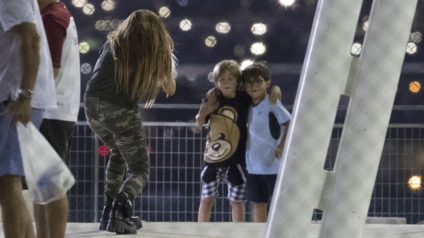 Sängerin Shakira mit ihren Söhnen Milan und Sasha