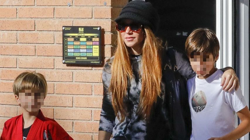 Collage: Shakira und ihre beiden Söhne im November 2022