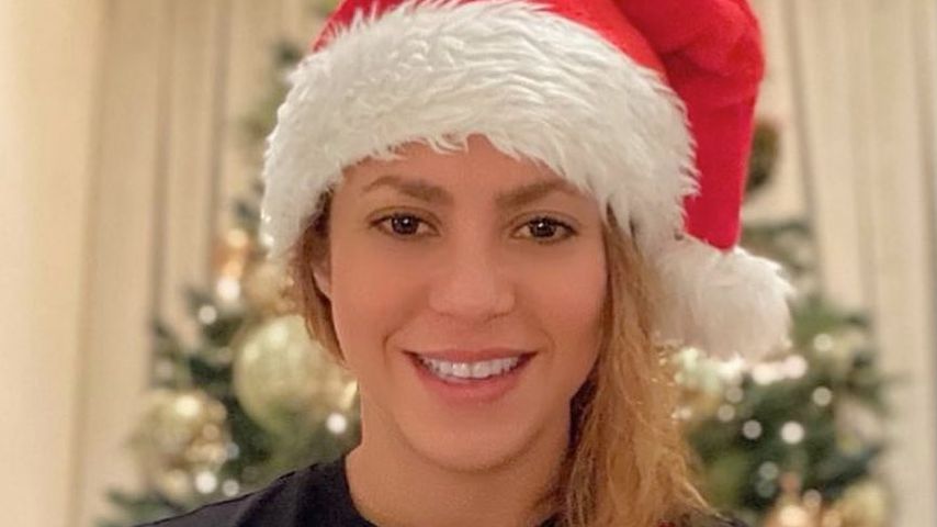 Shakira mit ihrem Kaninchen Toby an Weihnachten 2021