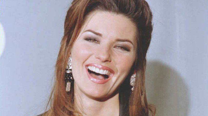 Shania Twain mit Grammy bei den 38. Grammy Awards