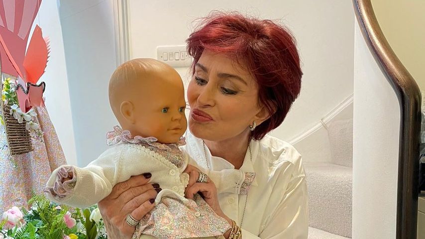 Verrät Sharon Osbourne hier das Geschlecht von Kellys Baby?
