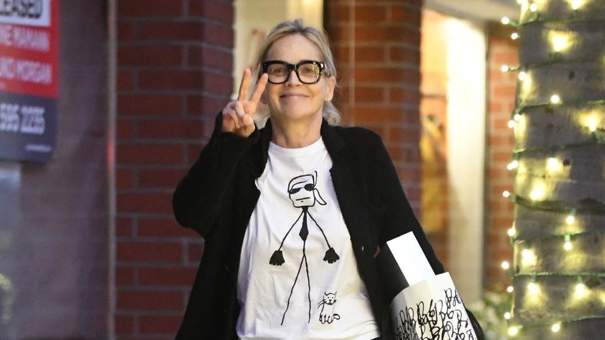 So leger geht Hollywood-Ikone Sharon Stone Geschenke-Bummeln