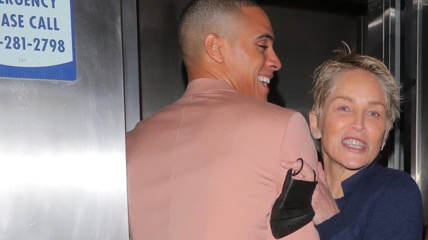 Neuer heißer Flirt? Sharon Stone umarmt einen Unbekannten