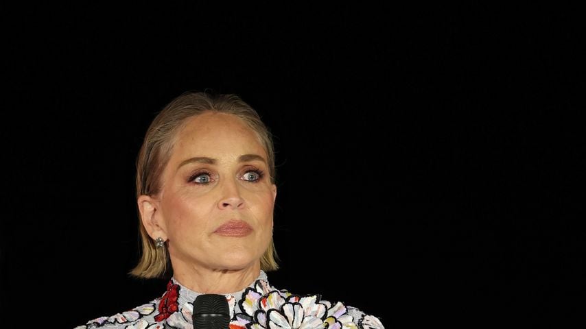 Sharon Stone nimmt den Best Engagement Award beim Better World Fund Gala in Cannes entgegen