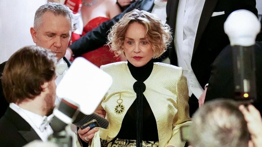 Nach Tränen: Moderator tröstete Sharon Stone mit Schokolade