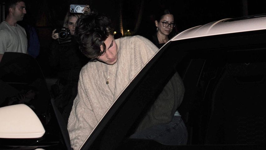 Shawn Mendes steigt in den Lamborghini von Justin Bieber ein