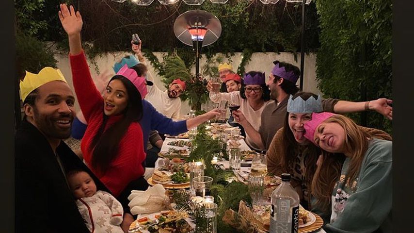 Shay, Matte, Atlas und ihre Freunde am ersten Weihnachtstag