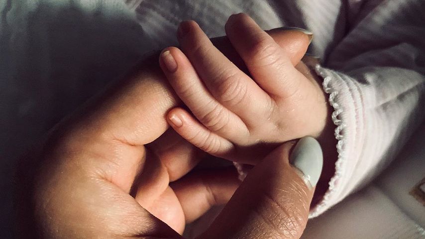 Shay Mitchell mit ihrer Tochter