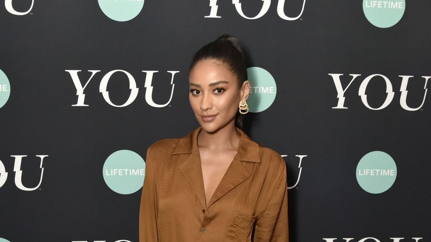 Shay Mitchell bei der "You"-Premiere