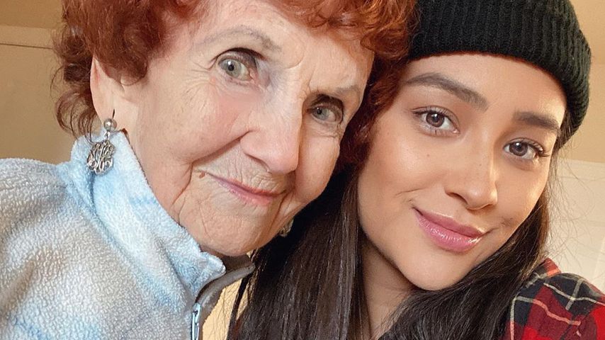 Shay Mitchell und ihre Großmutter