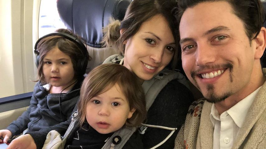 Sheila Hafsadi und Jackson Rathbone mit ihren beiden Kindern