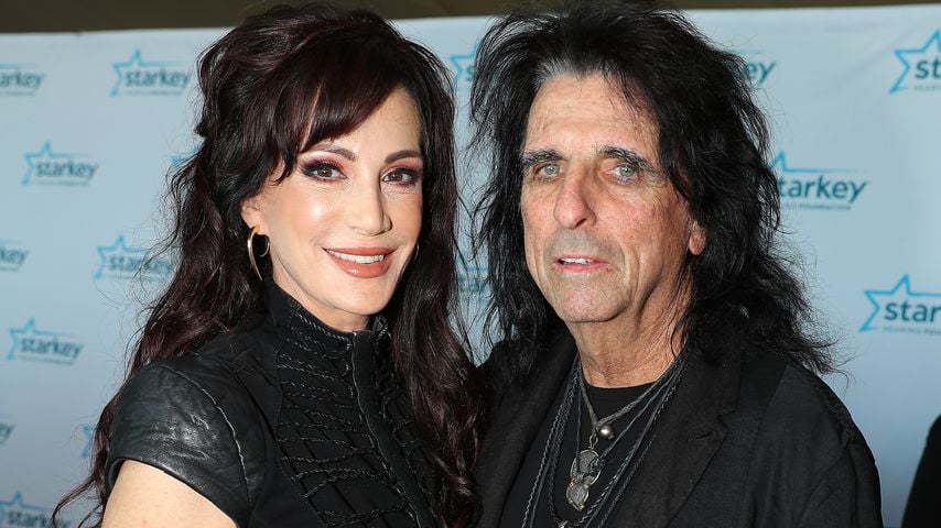 Nach 50 Jahren: Alice Cooper erneuert sein Eheversprechen