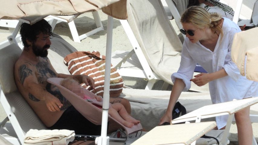 Shia LaBeouf, Mia Goth und ihr Baby im September 2022