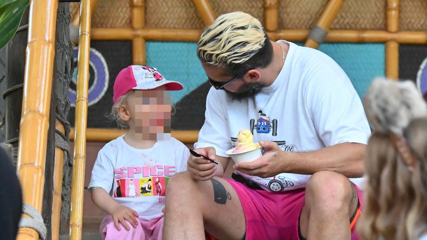 Shia LeBeouf mit Tochter Isabel im Disneyland, Mai 2024