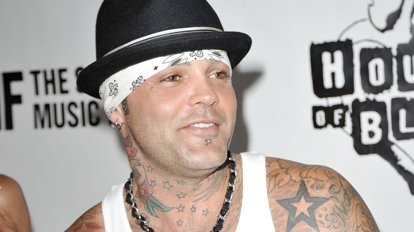 Shifty Shellshock, Sänger