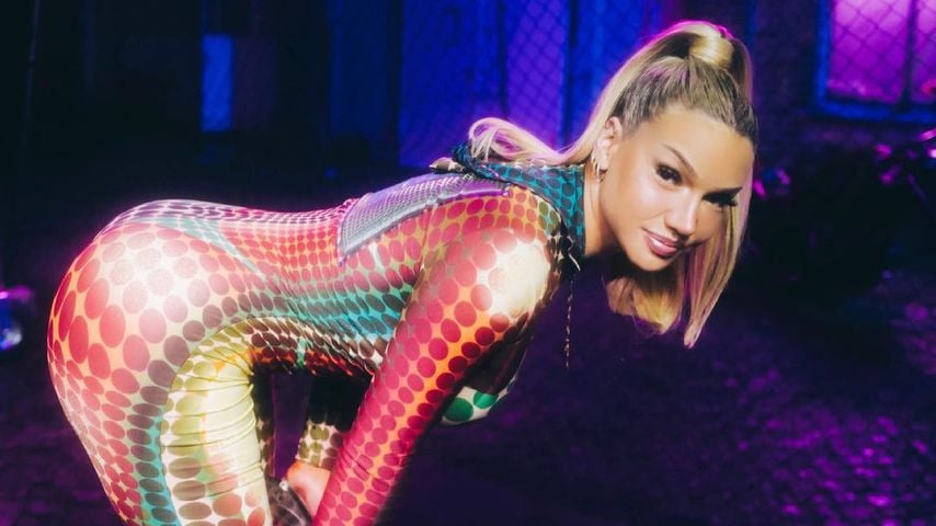 Shirin David in einem Designer-Einteiler von Jean Paul Gaultier