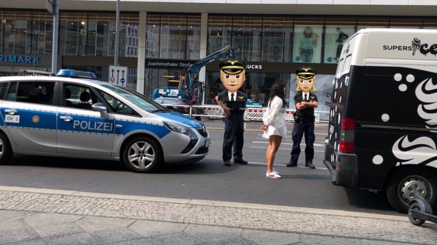 Shirin David wird von der Polizei angehalten