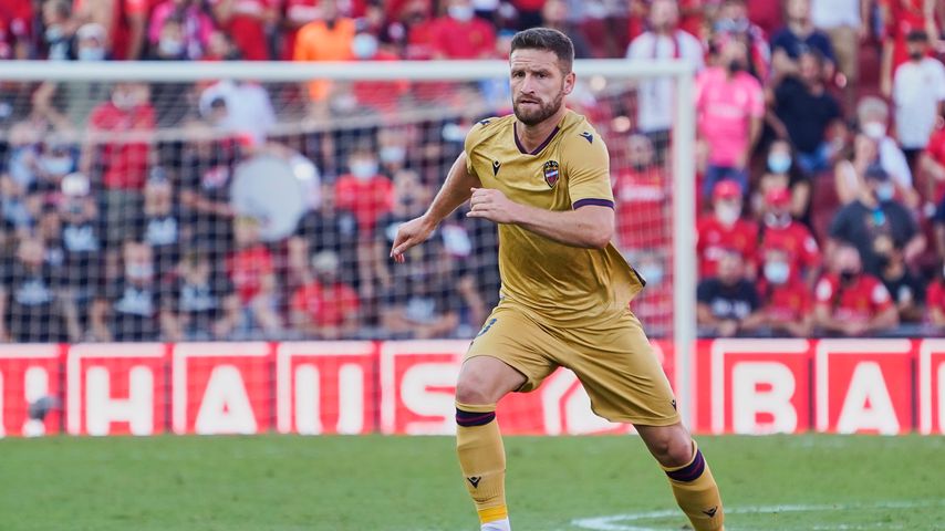Shkodran Mustafi im Dress von Levante UD