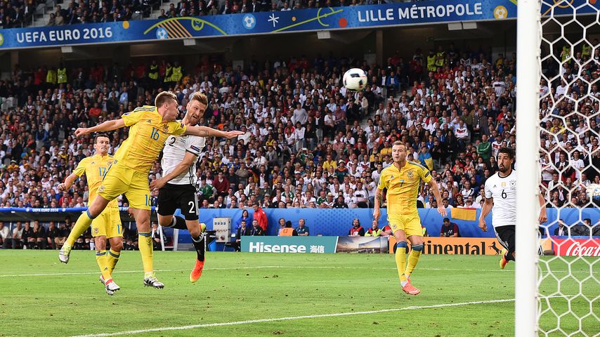 Heißer Daddy: Weltmeister Mustafi zeigt seine süße Tochter!