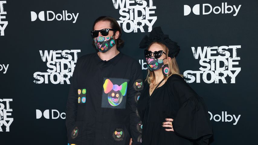 Sia mit ihrem männlichen Begleiter im Dezember 2021 in Los Angeles
