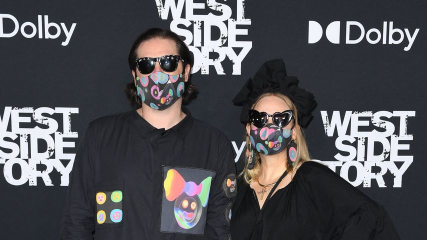 Sia mit ihrem Partner im Dezember 2021