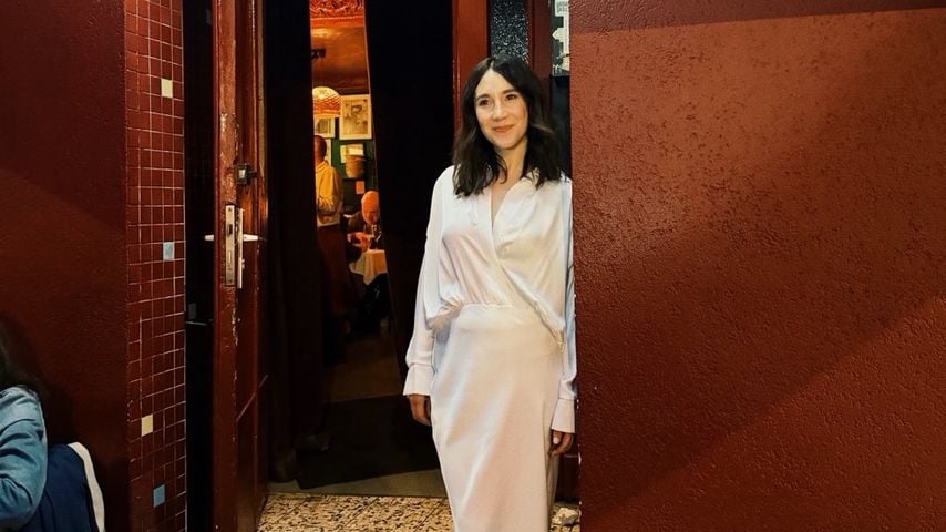 Sibel Kekillin vor dem Restaurant "Cuneo", Mai 2026