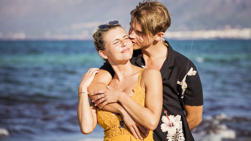 Sidney und Vivien bei einem Strand-Date