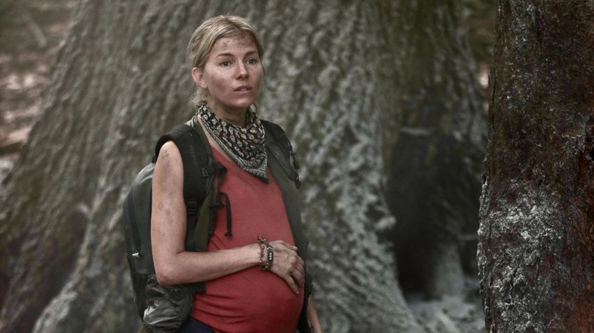 Am Set: Hier zeigt sich Sienna Miller mit falschem Babybauch