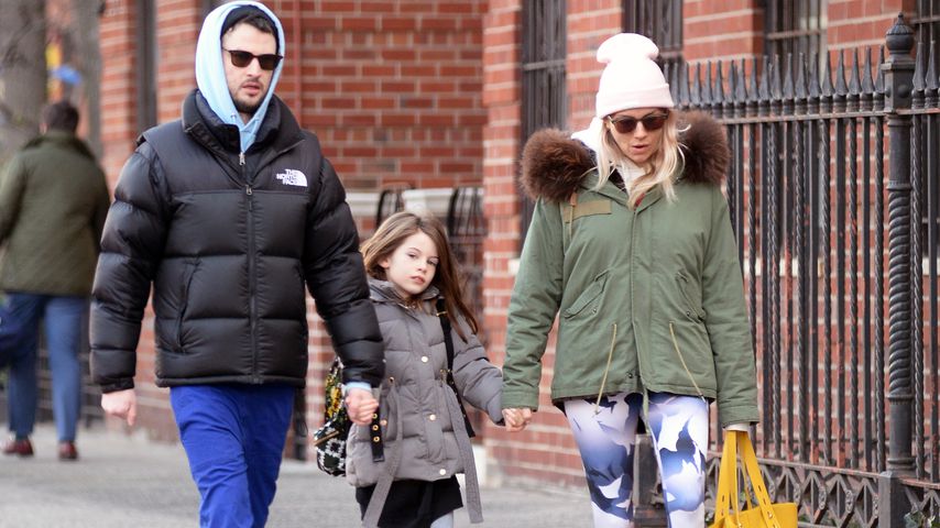 Sienna Miller, Tom Sturridge und Marlowe Sturridge, Januar 2020