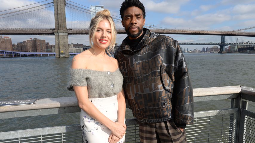 Sienna Miller und Chadwick Boseman bei einem "21 Bridges"-Fotoshooting in NYC im November 2019
