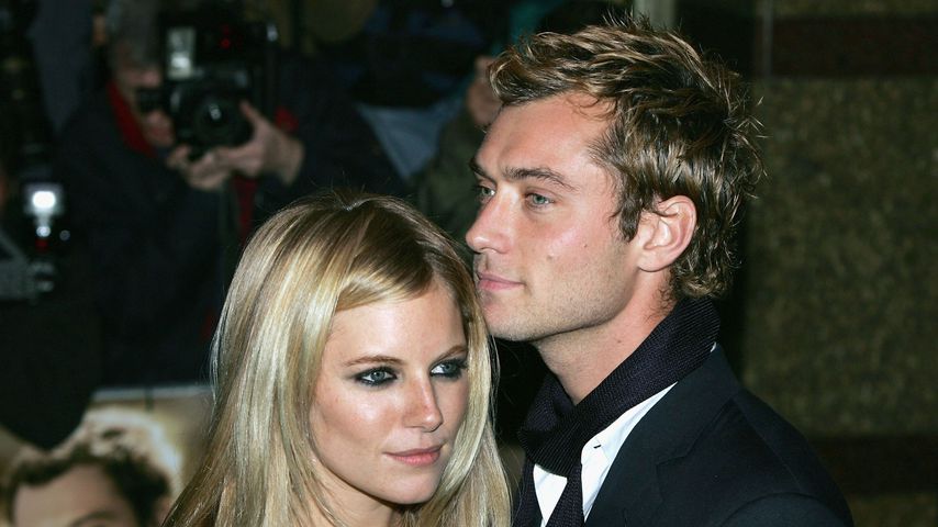 Sienna Miller und Jude Law in London, 2004