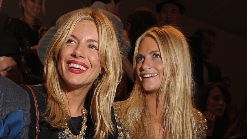 Sienna Miller und Schwester Savannah 2010 während der London Fashion Week