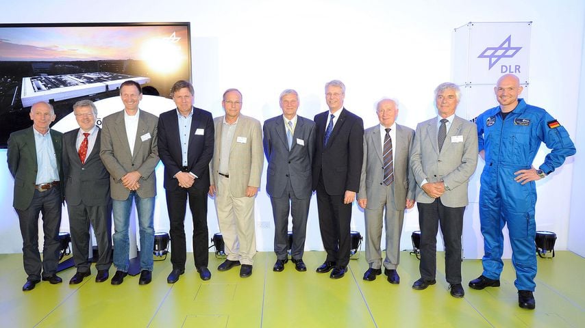 Sigmund Jähn (3.v.r.) mit Alexander Gerst (r.) und anderen deutschen Astronauten im Jahr 2013