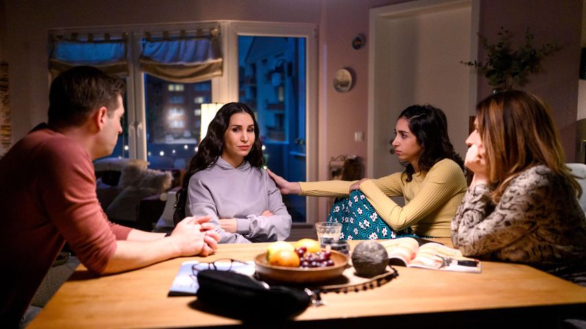 Sila Sahin am Set von "Alles was zählt"