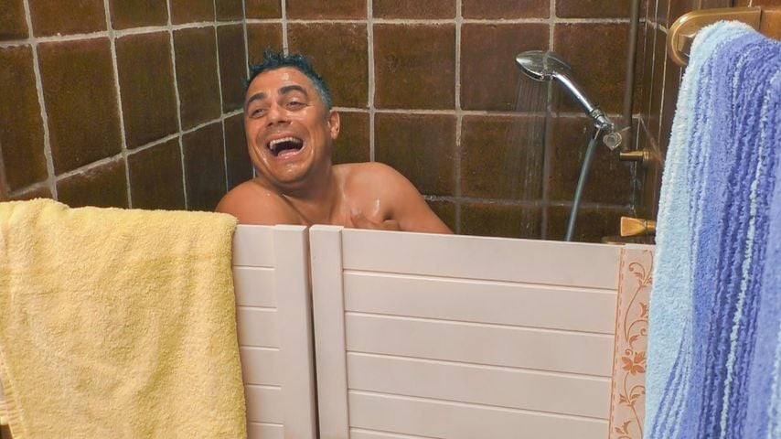 Penis-Szene im Sommerhaus: Silva Gonzalez tanzt als Nackedei