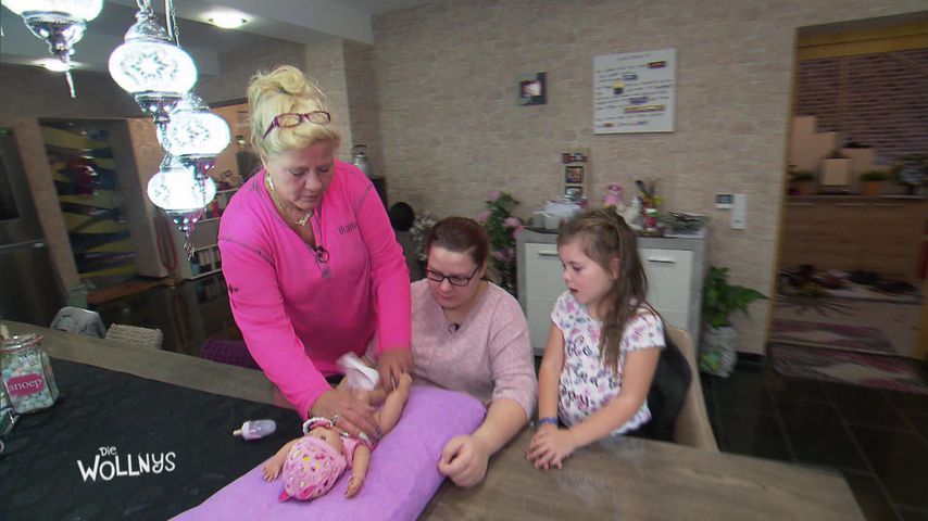 Party bei den Wollnys: Calantha freut sich über Baby-Shower