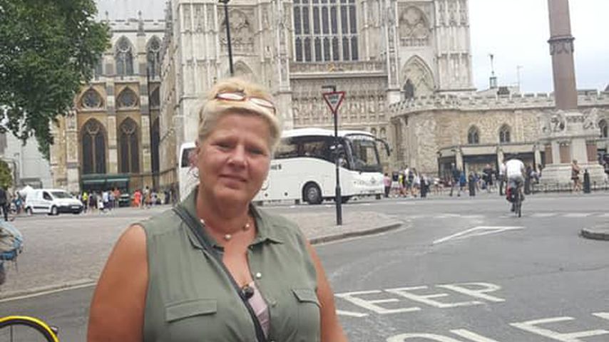 Silvia Wollny vor Westminster Abbey
